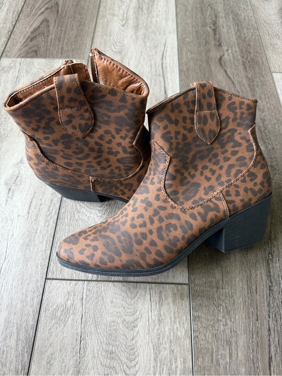 True Craft Shoes - True Craft Winnie Leopard Print Brown Ankle Boots- NWOT